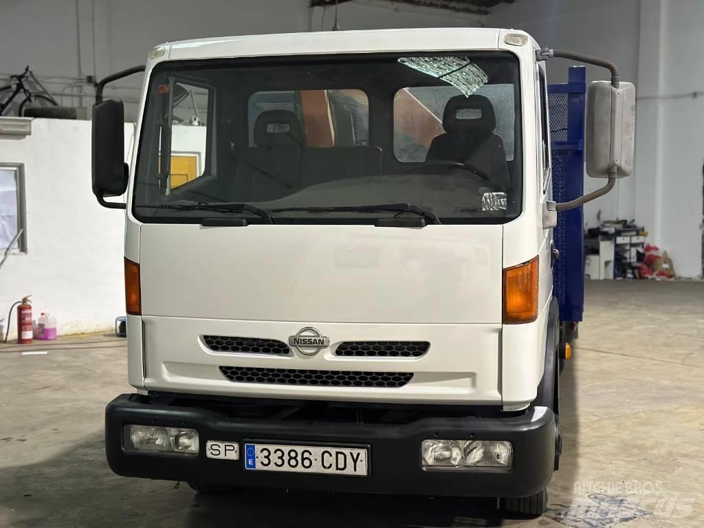 Nissan ATLEON 140 Вантажівки-платформи/бокове розвантаження