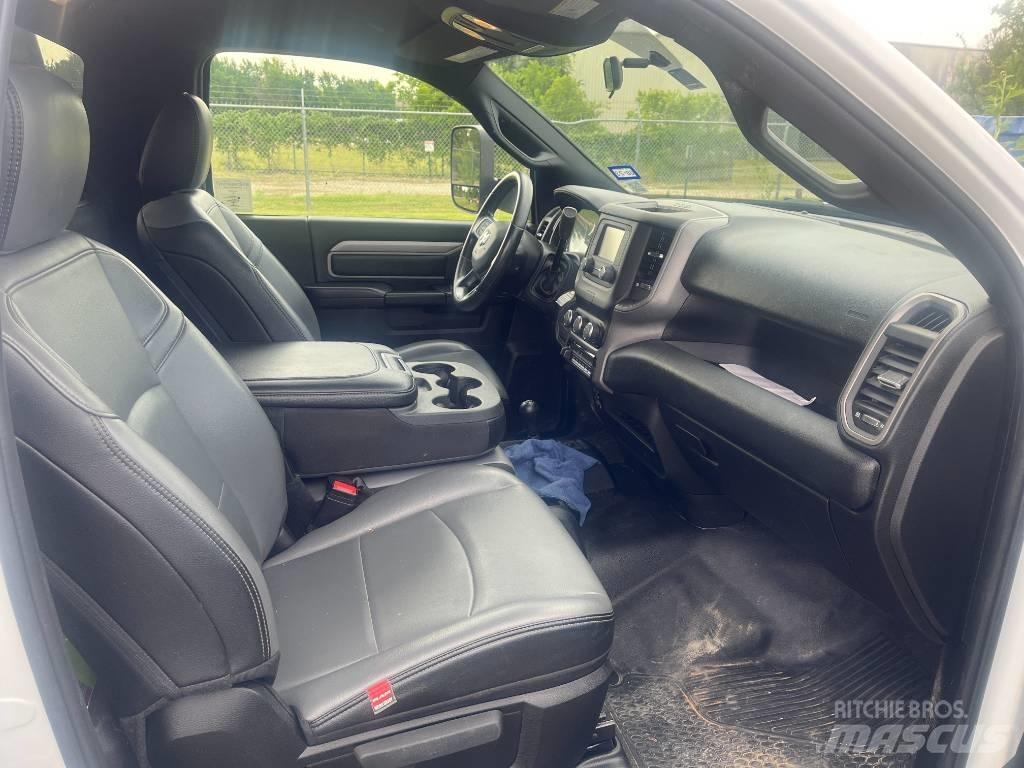 RAM 5500 Вантажівки-платформи/бокове розвантаження