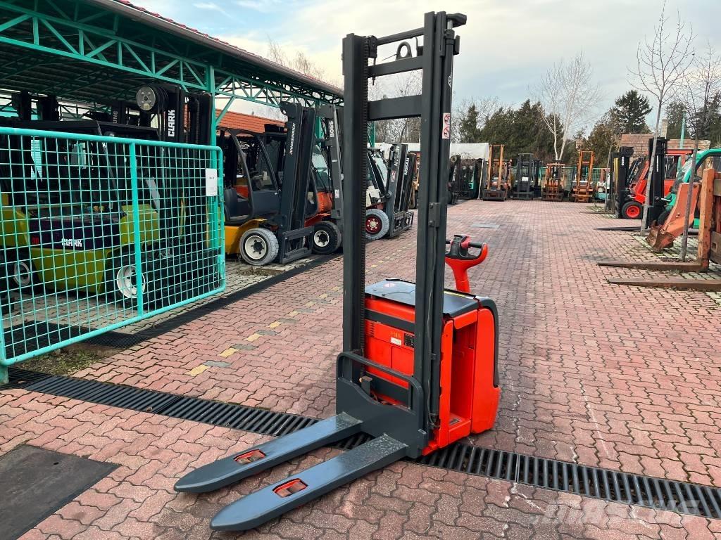 Linde L 14 V-3816 Самохідні електроштабелери