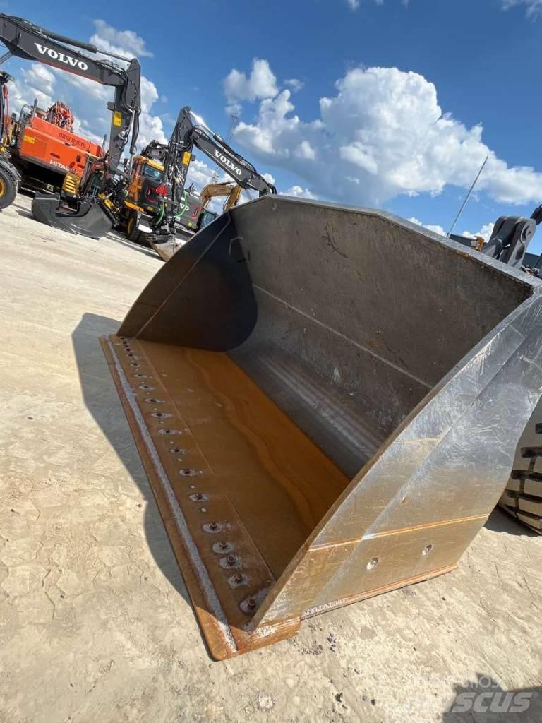 Volvo L220H Фронтальні навантажувачі
