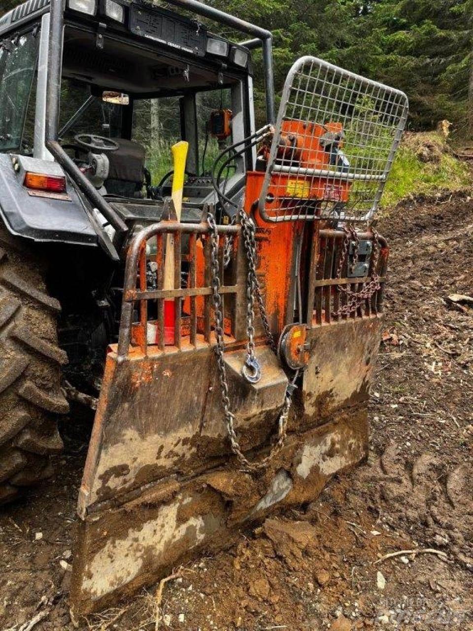 Valtra 6550 Лісогосподарські трактори