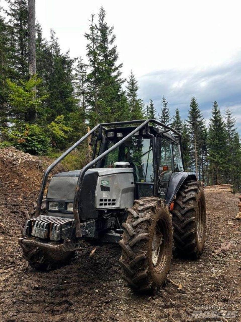 Valtra 6550 Лісогосподарські трактори