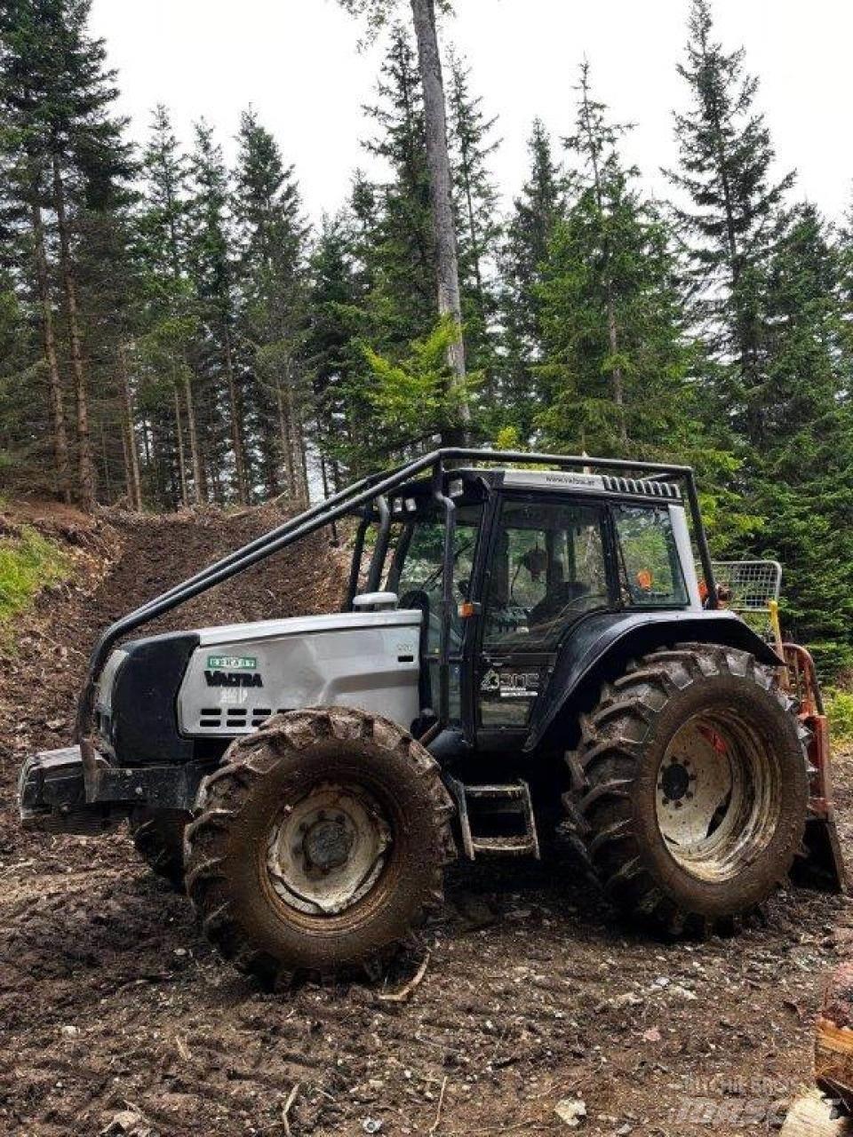 Valtra 6550 Лісогосподарські трактори
