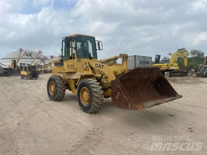 CAT 926E Фронтальні навантажувачі