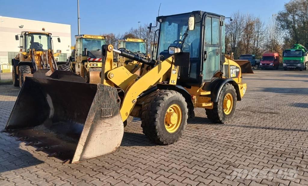 CAT 907 H 2 Фронтальні навантажувачі