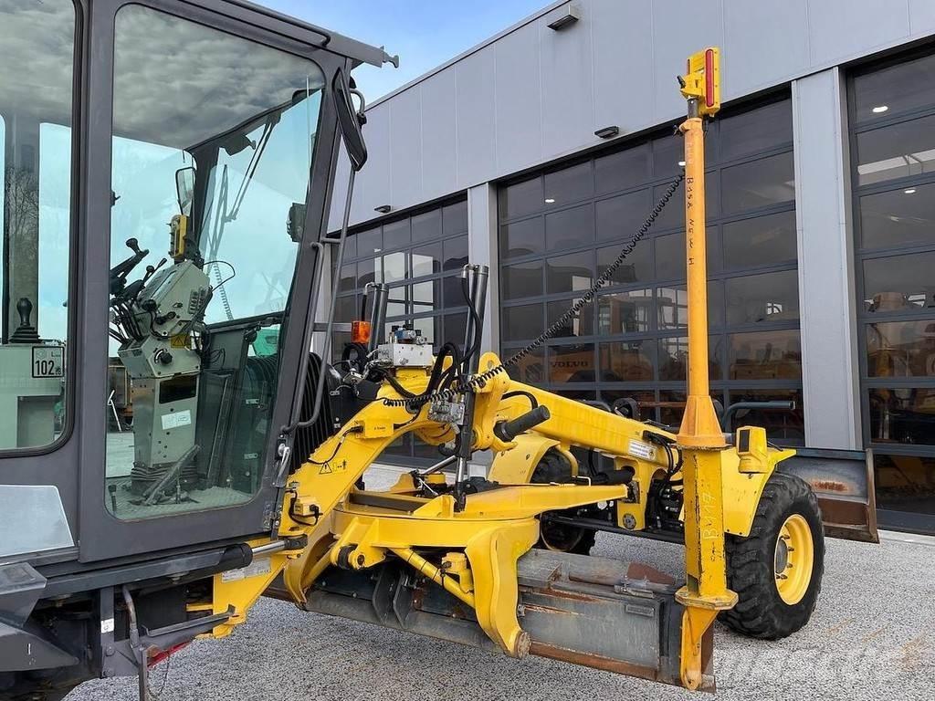 New Holland F106.6 Грейдери