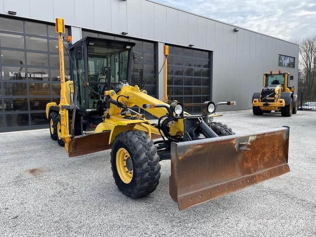 New Holland F106.6 Грейдери