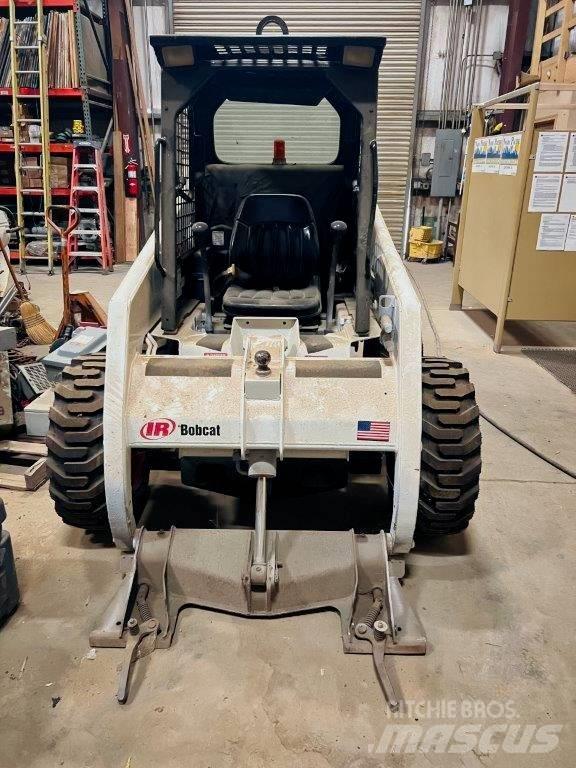 Bobcat 763 C Міні-навантажувачі