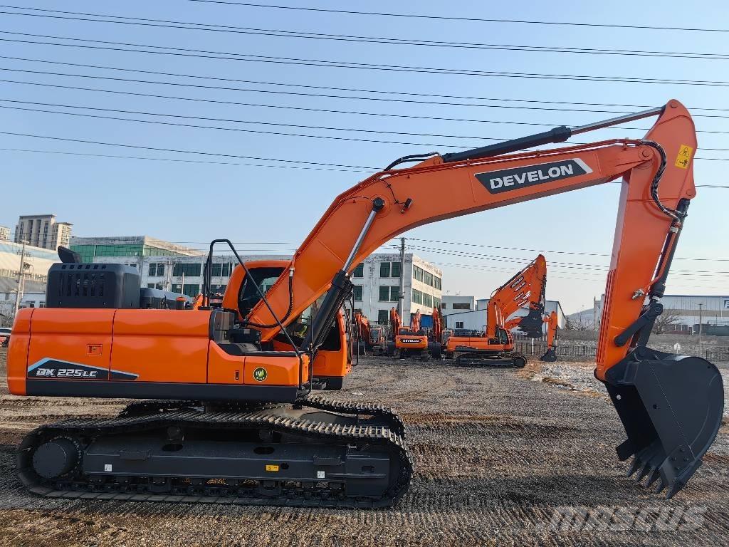Doosan DX225 Гусеничні екскаватори