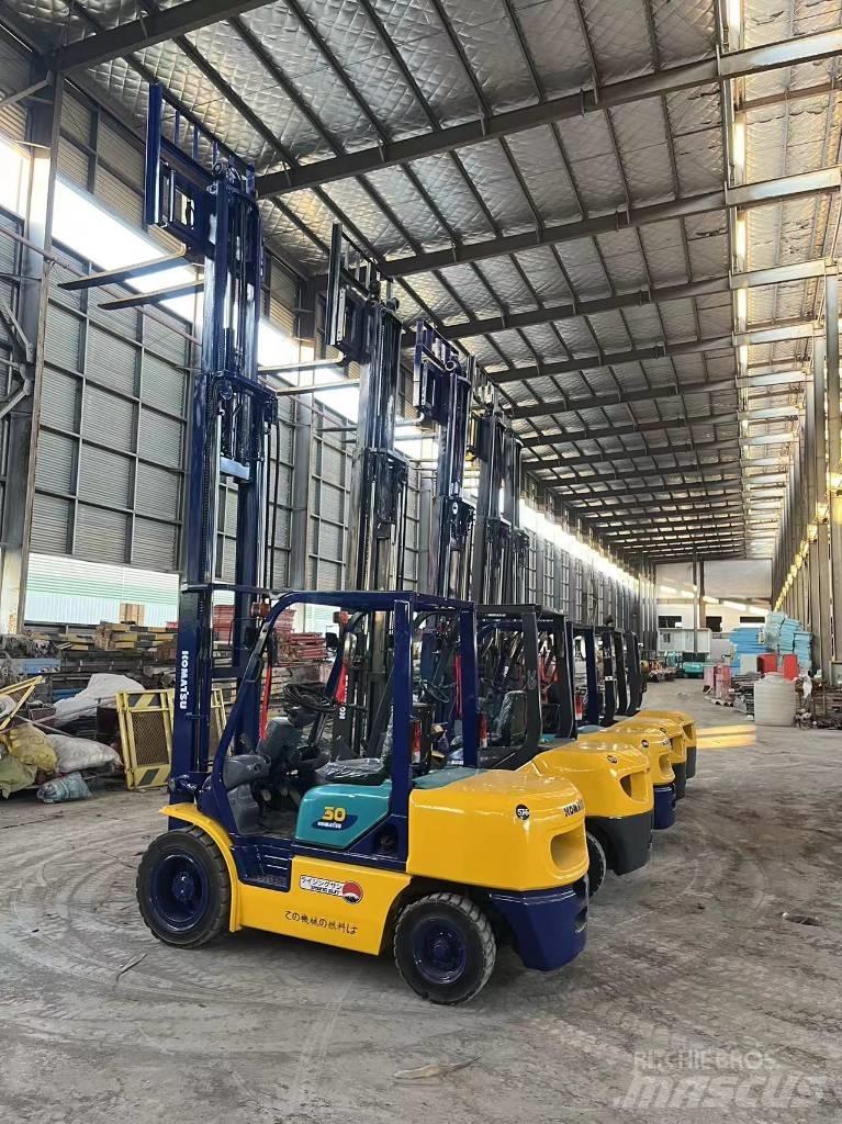 Komatsu FD 30 T-17 Дизельні навантажувачі