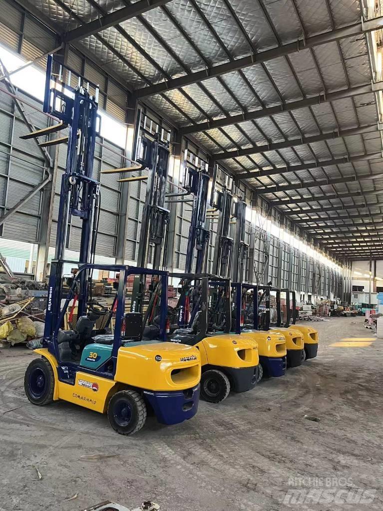 Komatsu FD 30 T-17 Дизельні навантажувачі