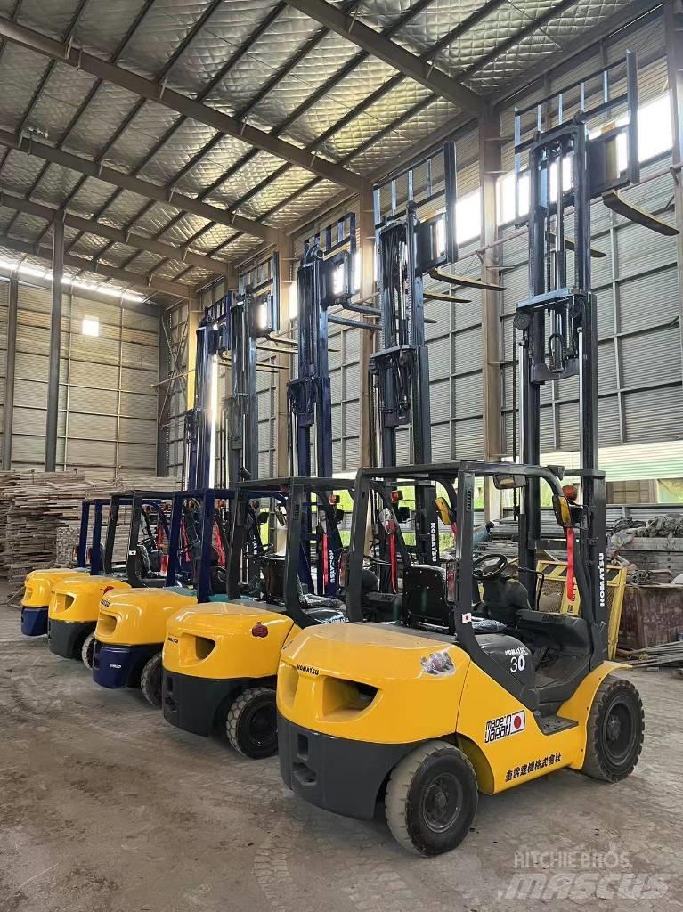 Komatsu FD 30 T-17 Дизельні навантажувачі