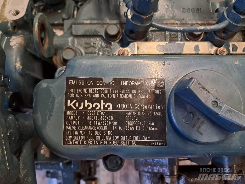 Kubota D-902 Двигуни
