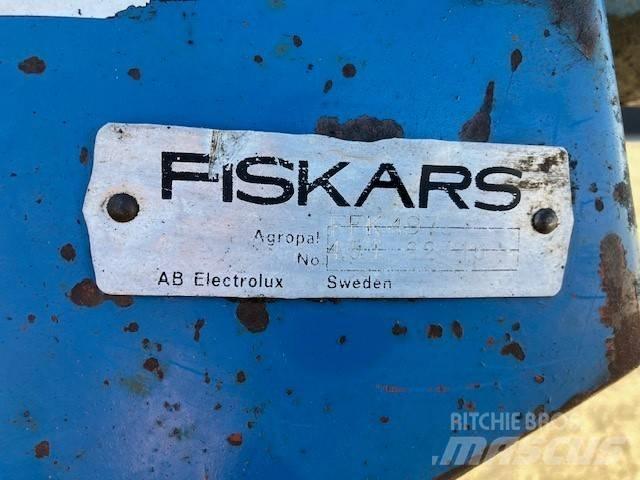 Fiskars FFK 497 Реверсивні плуги