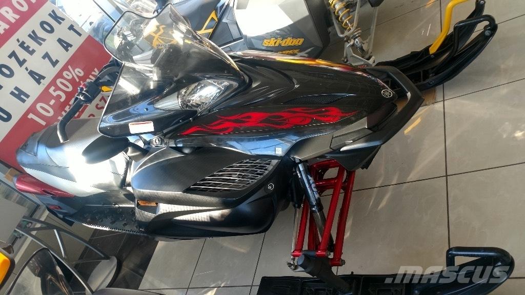 Yamaha Apex 1000 Снігоходи