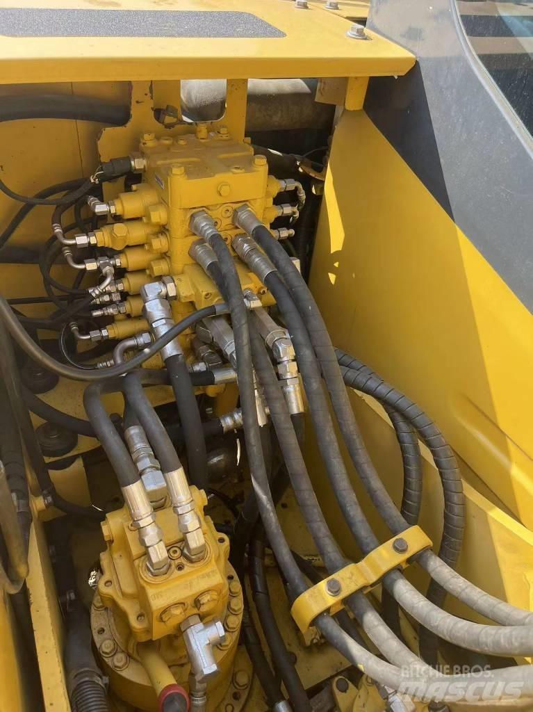 Komatsu PC 130-8 Середні екскаватори 7т. - 12т.