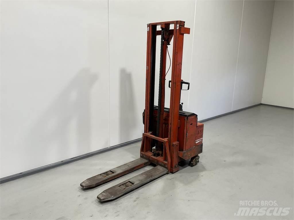 BT LSV 1250 E/10 Самохідні електроштабелери