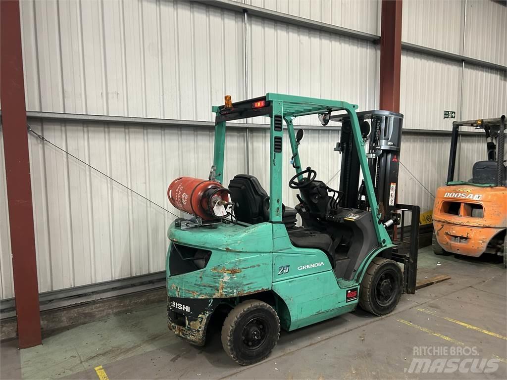 Mitsubishi FG25NT Газові навантажувачі