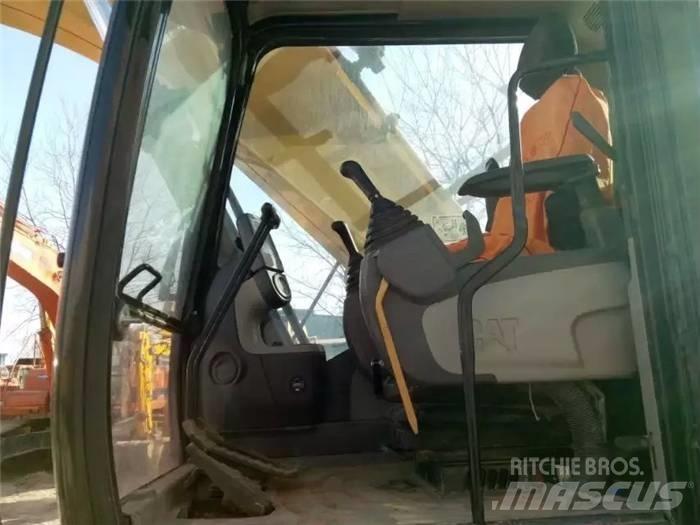 CAT 324 D2L Гусеничні екскаватори