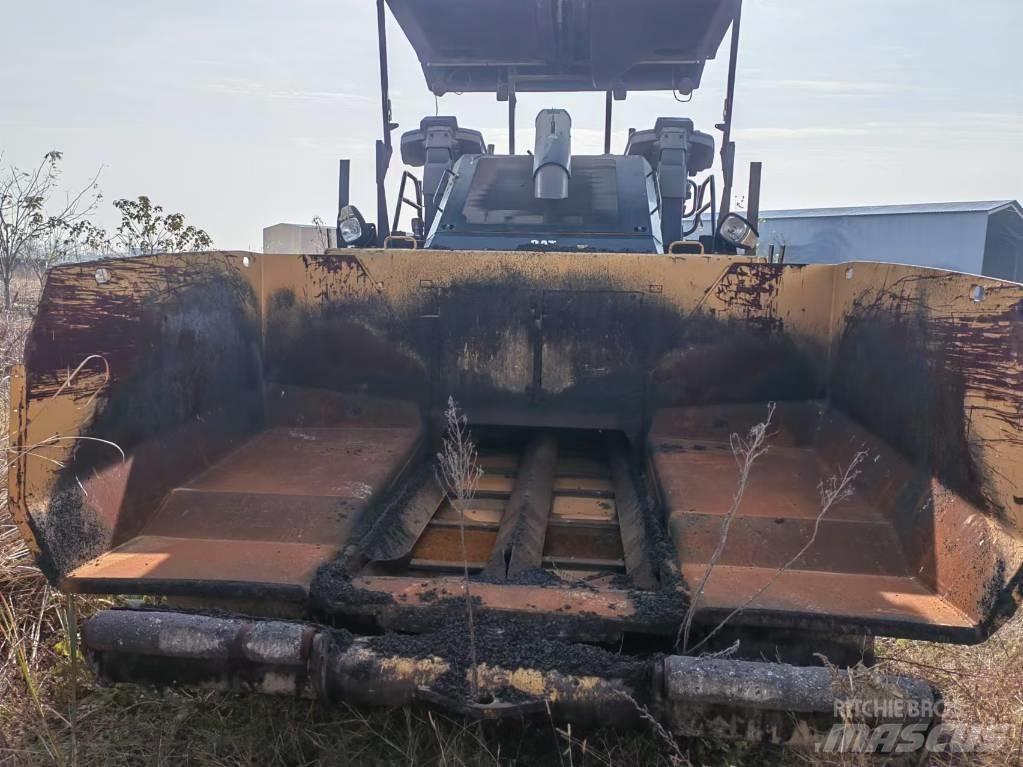 CAT AP655F Асфальтовкладачі