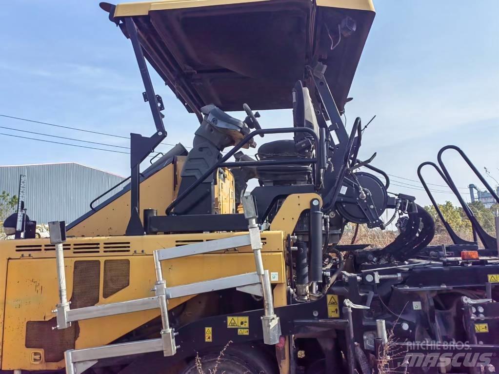 CAT AP655F Асфальтовкладачі