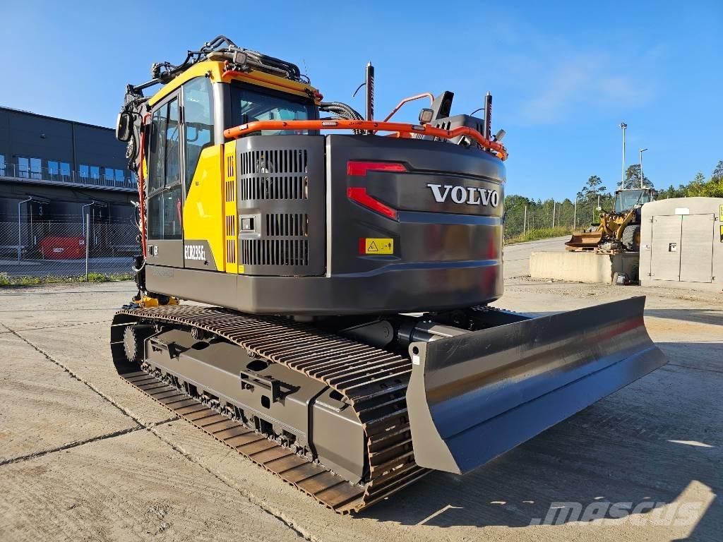 Volvo ECR235EL Гусеничні екскаватори