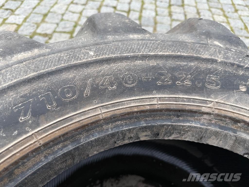 Nokian 710/40-22.5 Шини