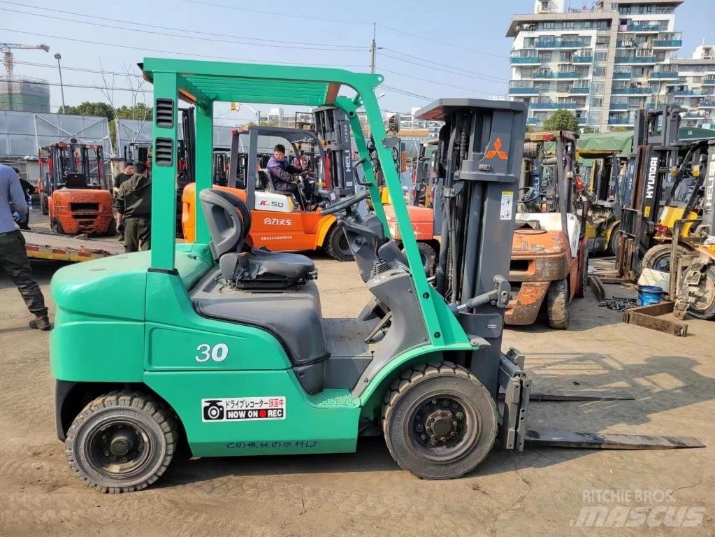 Mitsubishi FD30 Дизельні навантажувачі