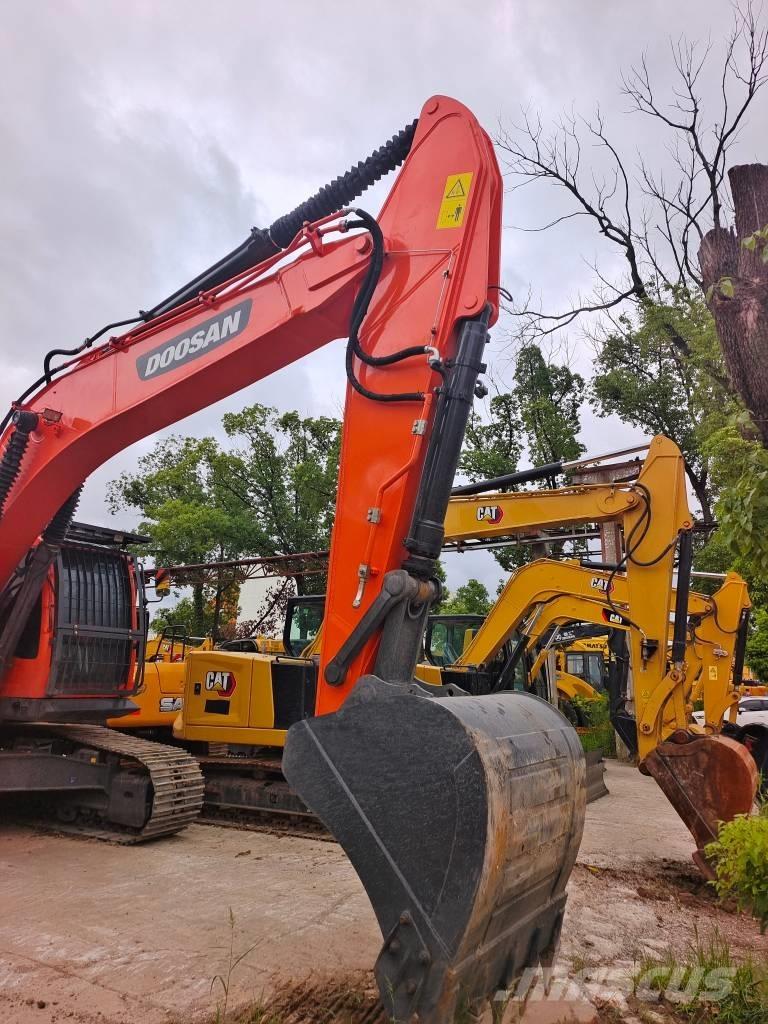 Doosan DX 300 LC Гусеничні екскаватори