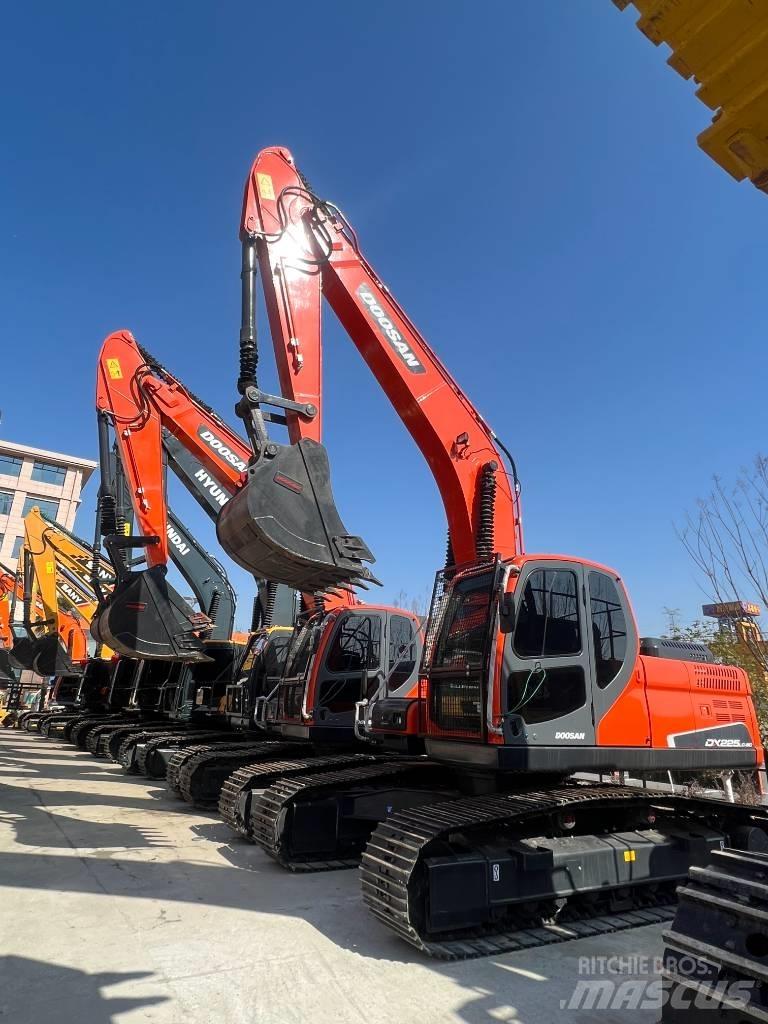 Doosan DX 225 Гусеничні екскаватори