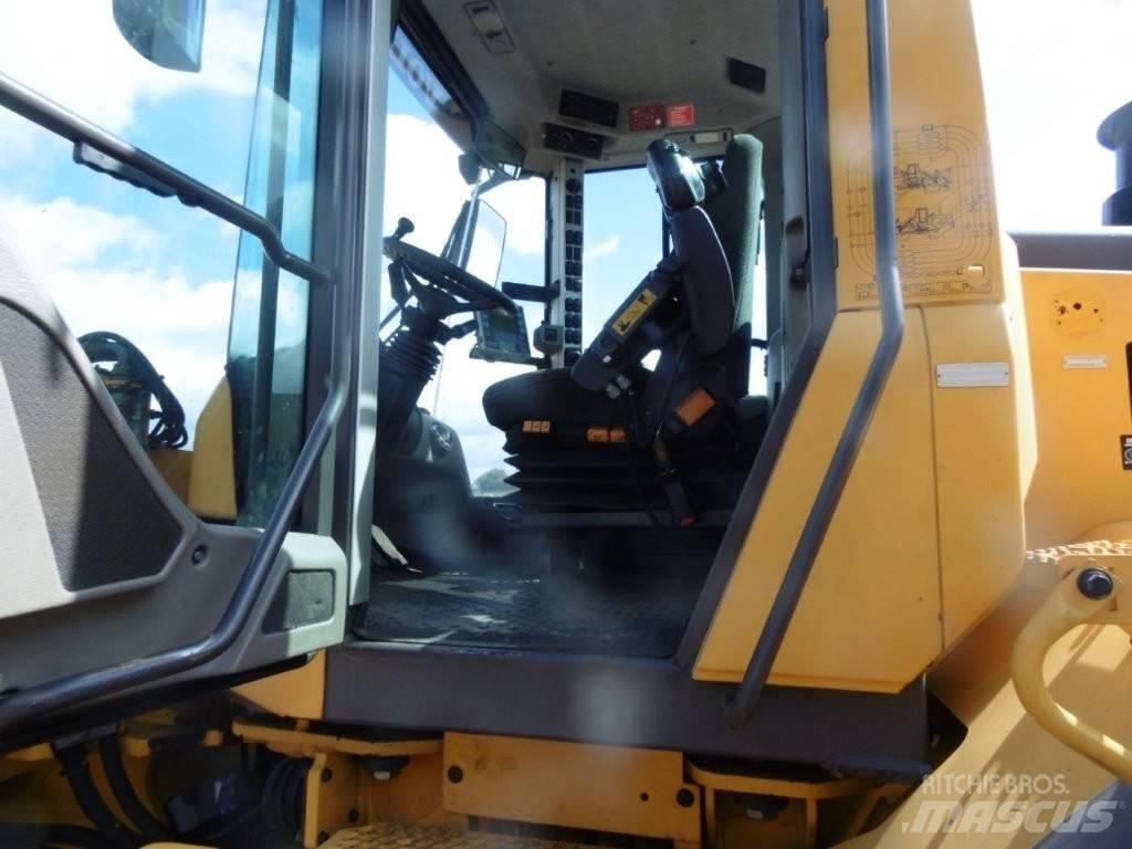 Volvo L 120 F Фронтальні навантажувачі