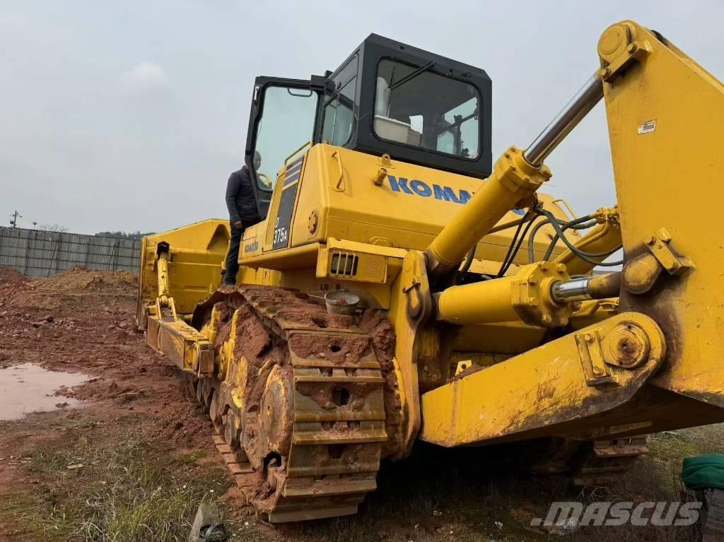 Komatsu D 375 A Гусеничні бульдозери
