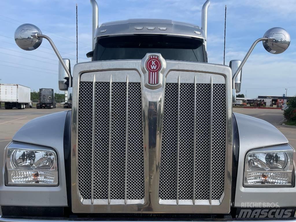 Kenworth W 990 Тягачі
