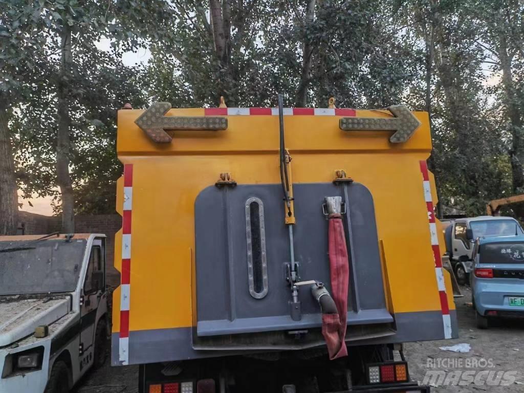 Isuzu ELF Прибиральні машини