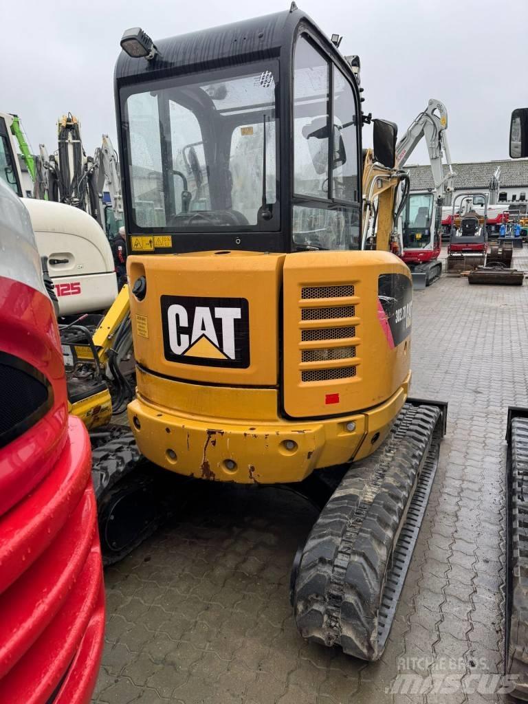 CAT 302.7 D Міні-екскаватори < 7т
