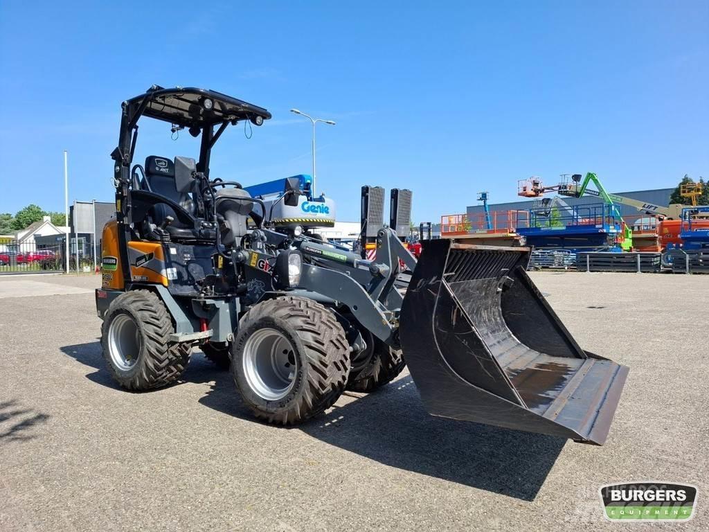 GiANT G1500 X-TRA Малі навантажувачі