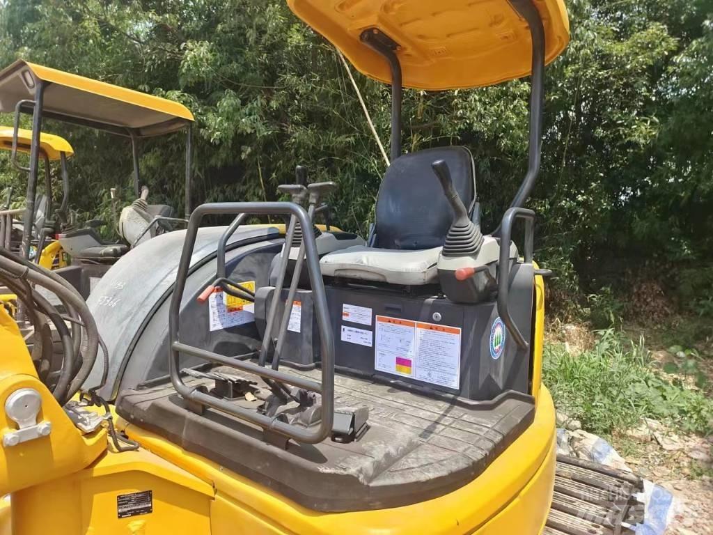 Komatsu PC35 Гусеничні екскаватори