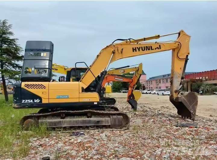 Hyundai 225LVS Гусеничні екскаватори