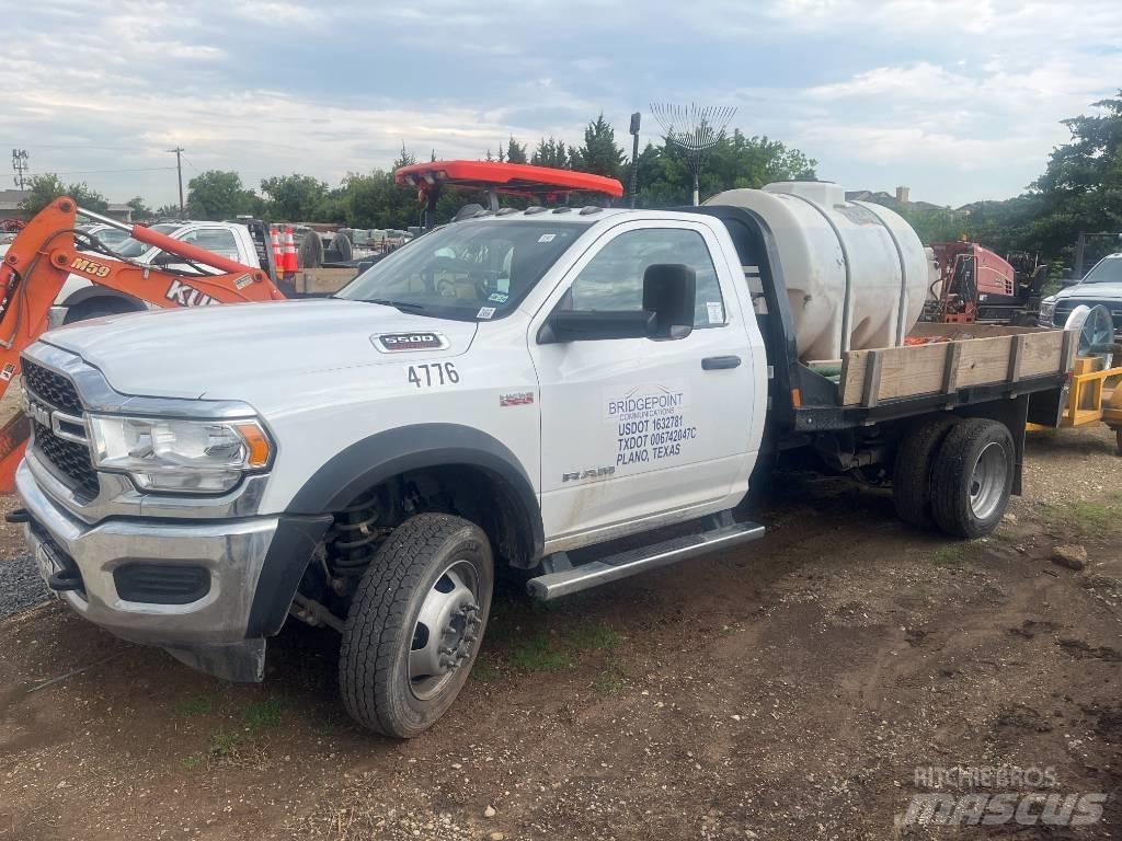 RAM 5500 Вантажівки-платформи/бокове розвантаження