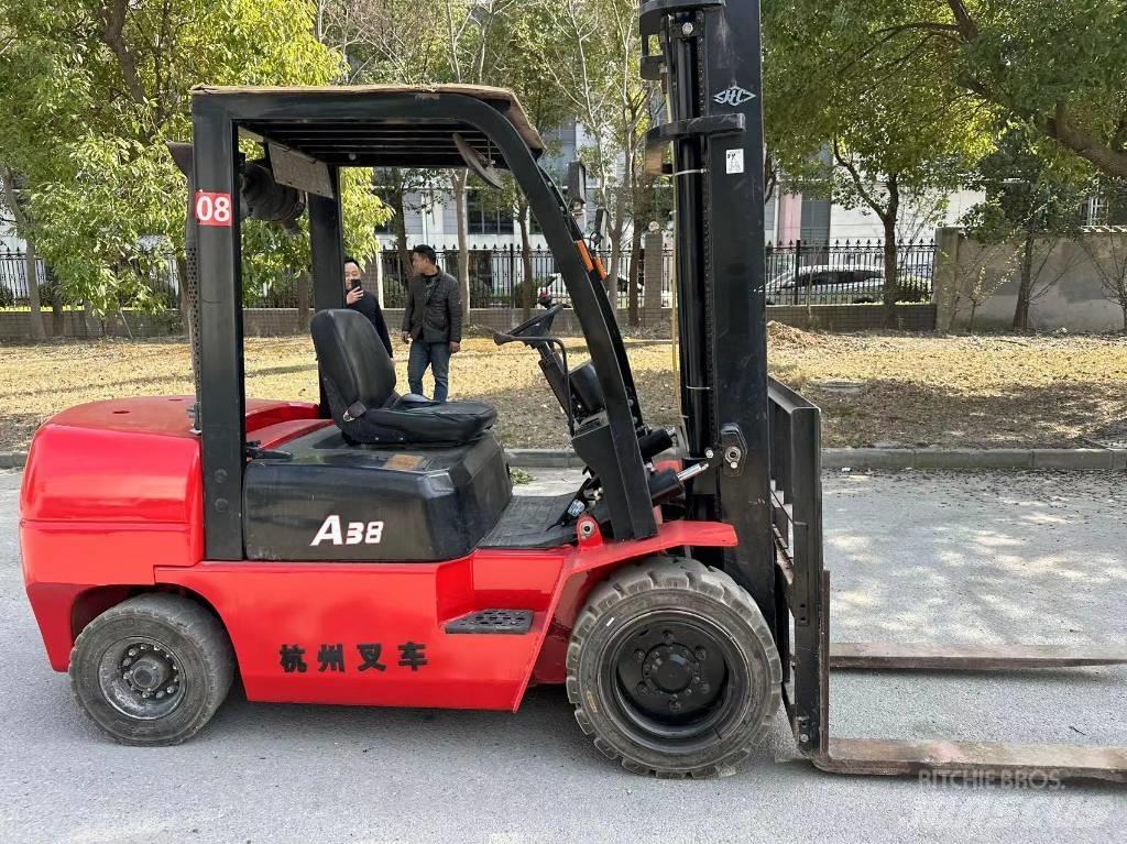 Hangcha A38 Дизельні навантажувачі