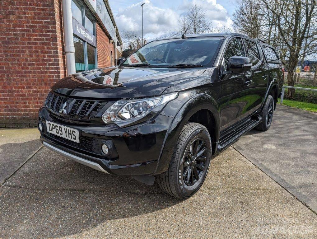 Mitsubishi L 200 Пікапи / Бічне розвантаження