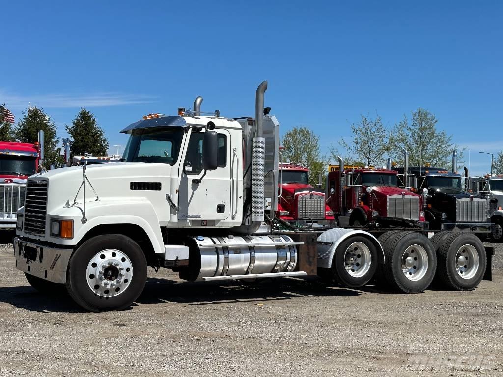 Mack CHU613 Тягачі