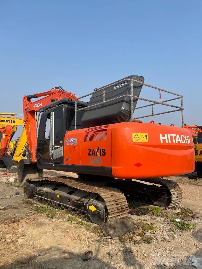 Hitachi ZX 240 Гусеничні екскаватори