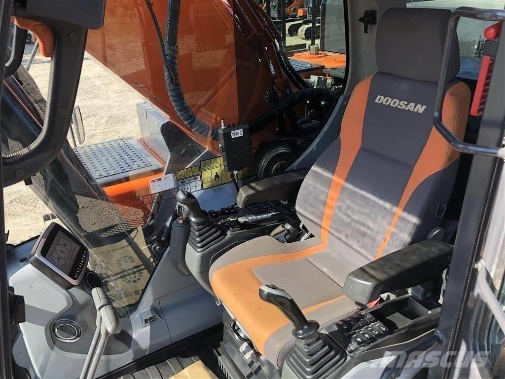 Doosan DX300 Гусеничні екскаватори
