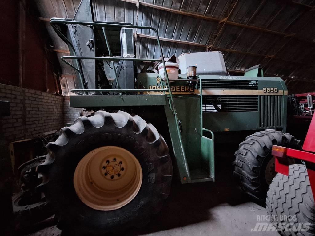 John Deere 6850 Кормозбиральні комбайни