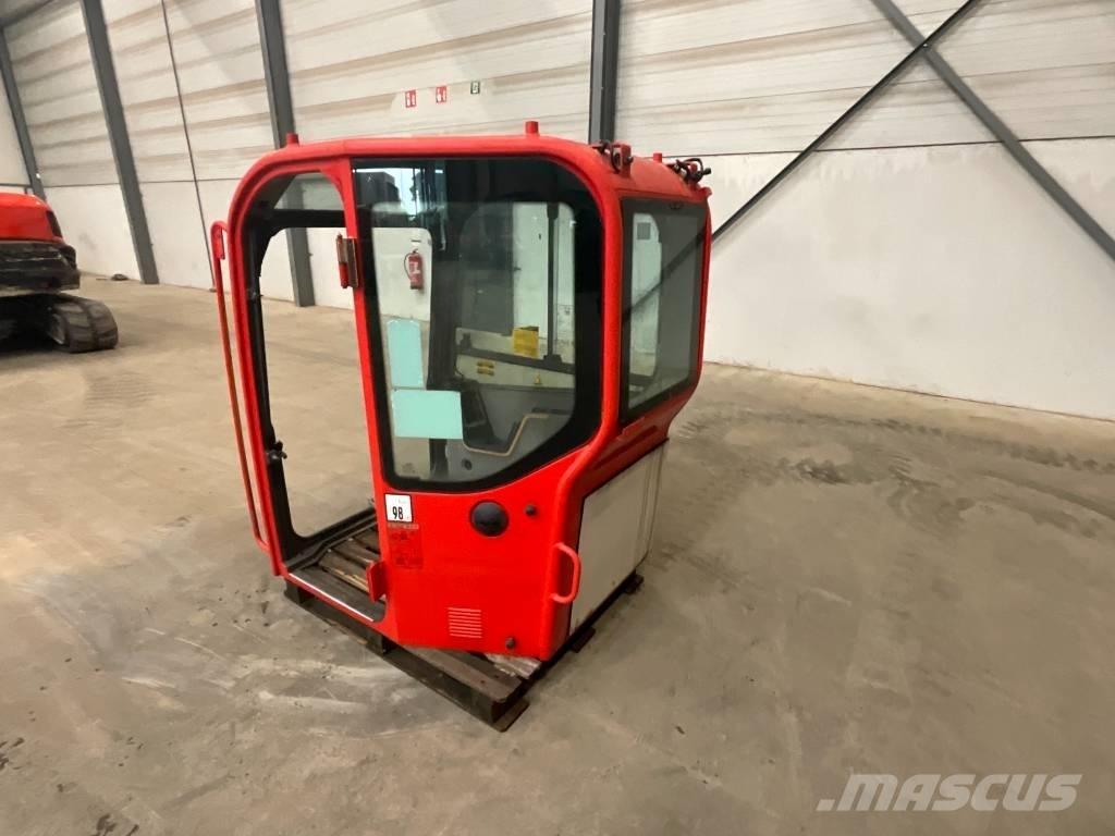 Volvo ECR 88 D Кабіна