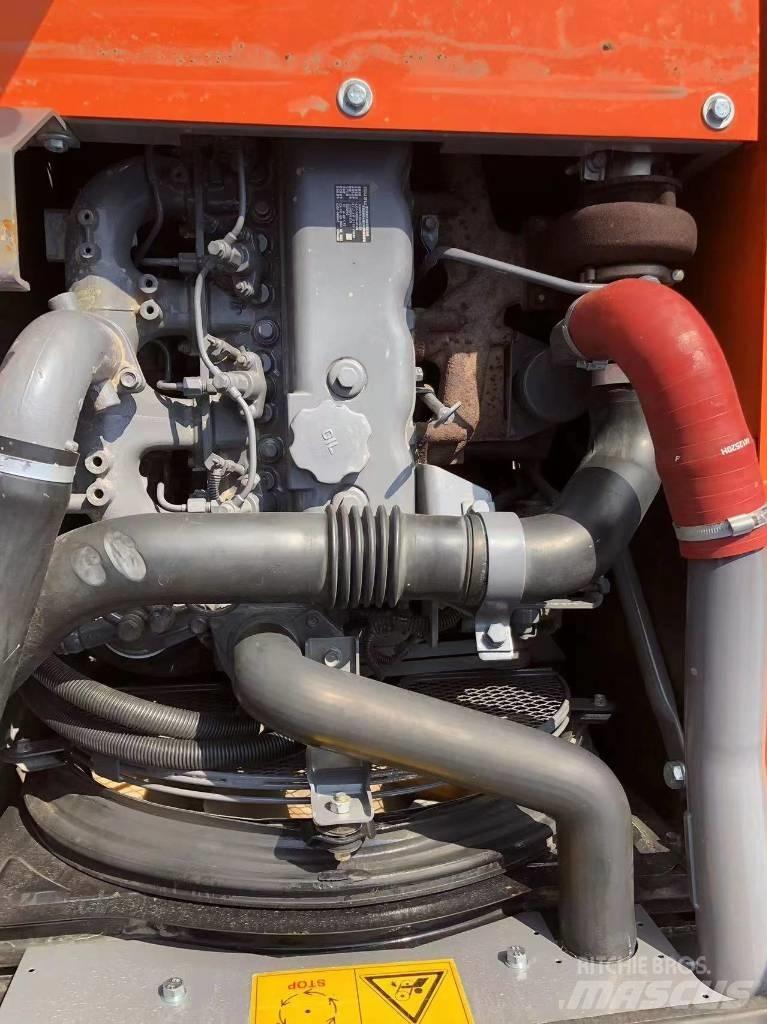 Hitachi ZX 120 Гусеничні екскаватори