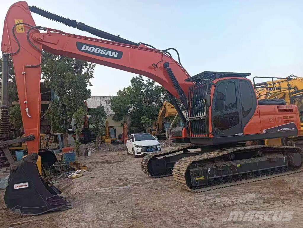 Doosan DX 225 LCA Гусеничні екскаватори