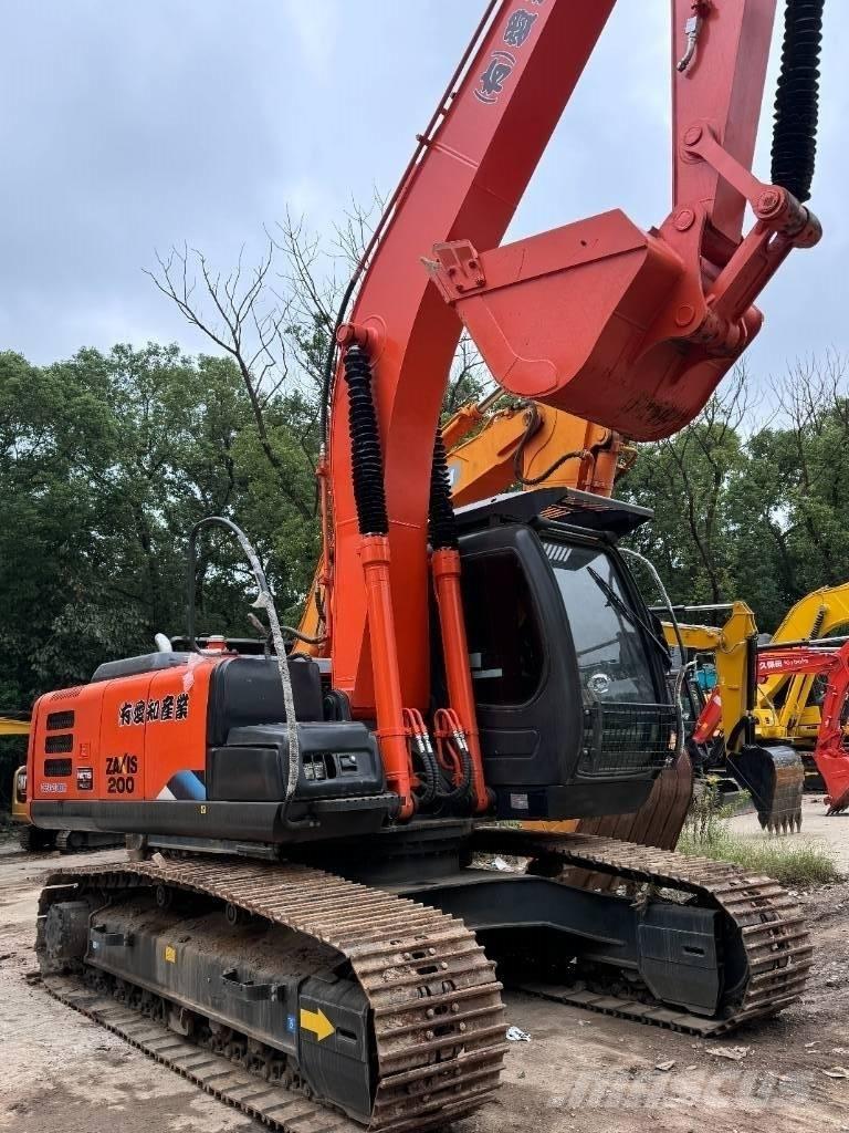 Hitachi ZX 200 Гусеничні екскаватори