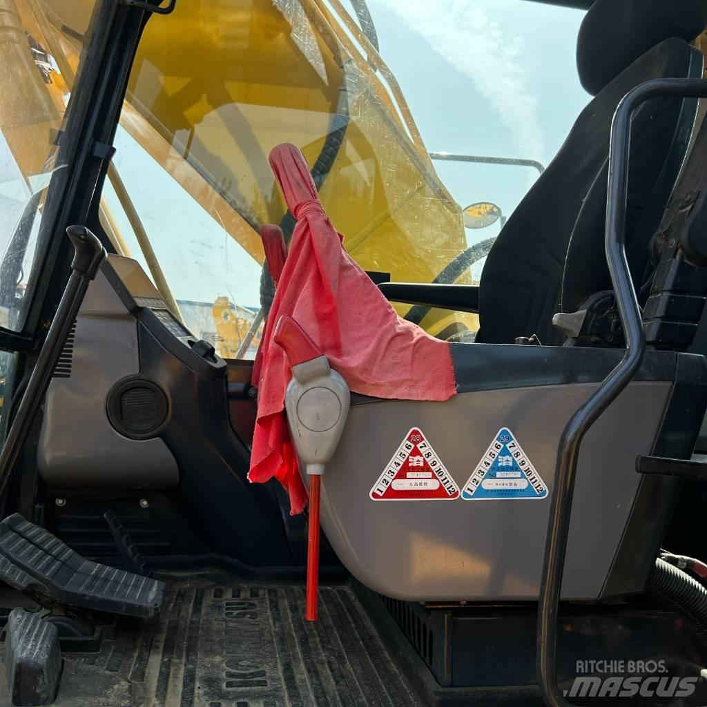 Komatsu 200-8 Гусеничні екскаватори